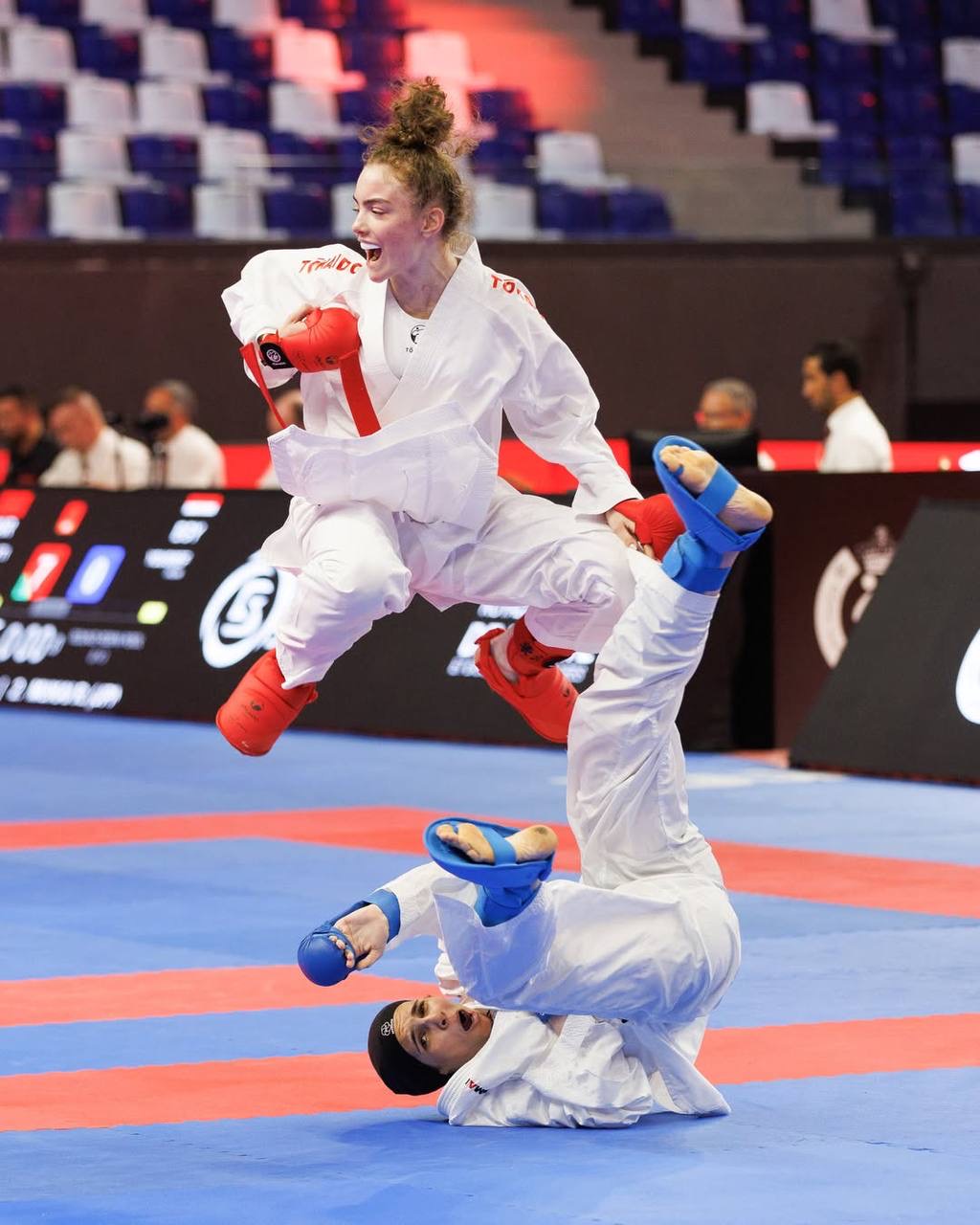 Спортсменки на турнире по карате WKF